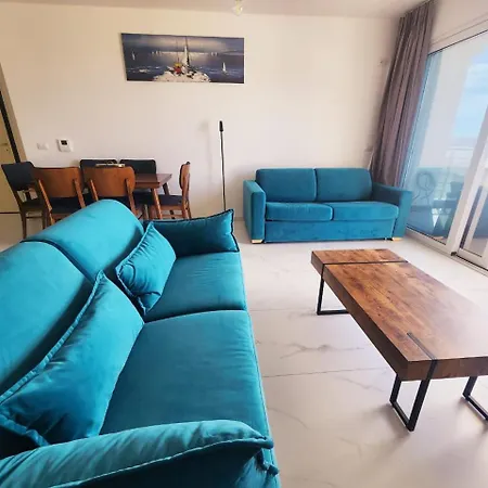Design Sea View Apartament *